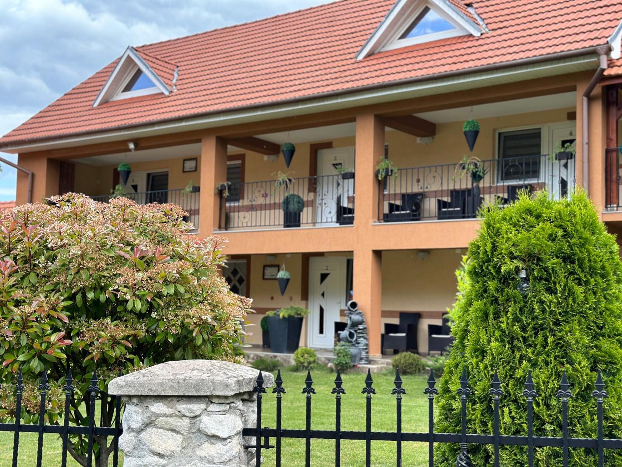 Hotel Casa Antonia Chiscau Exterior foto